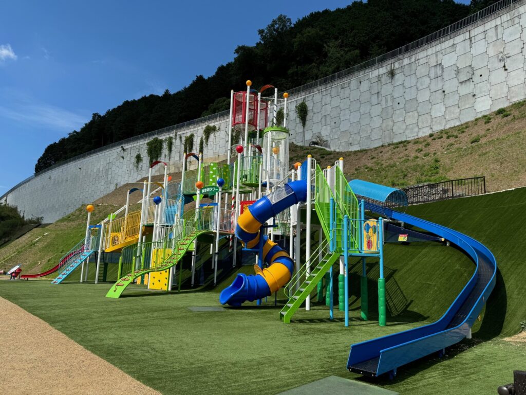和泉市「槇尾こもれびの森」で自然と遊具＆水遊びを楽しもう！