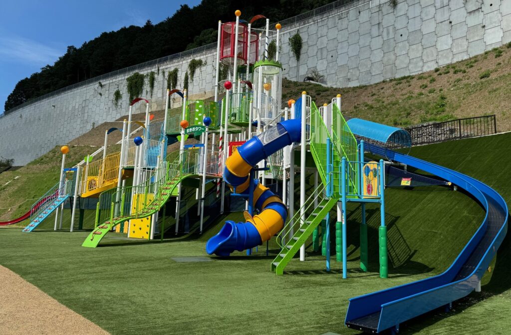 和泉市「槇尾こもれびの森」で自然と遊具＆水遊びを楽しもう！